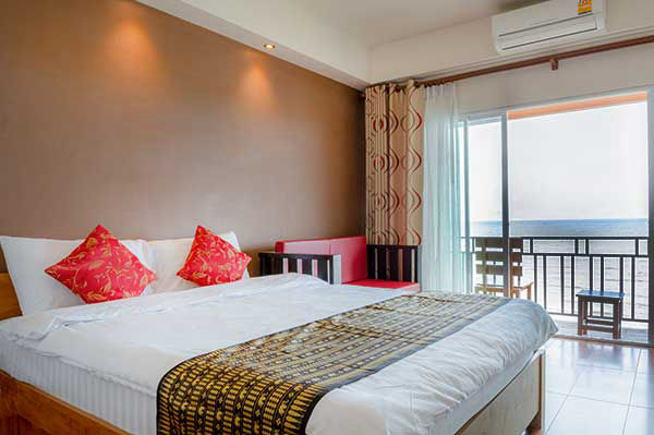 Deluxe Sea View with balcony - King size bed